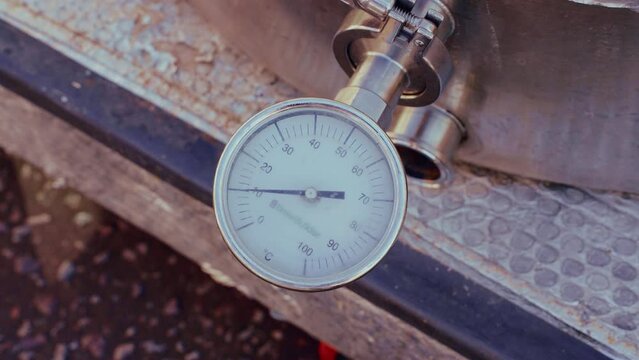 pressure gauge