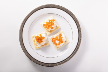 イクラとクリームチーズのカナッペ