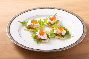 イクラとクリームチーズのカナッペ