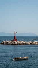 ナポリの海　赤い灯台