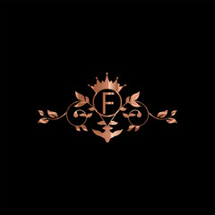 Fototapeta premium creative letter logo design with golden color