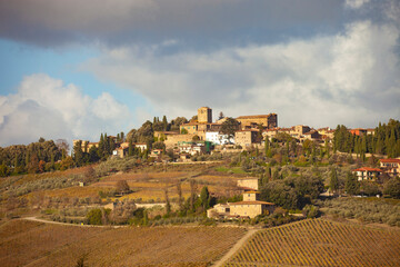 Obraz premium Italia, Toscana, il Chianti in autunno, il paese di Panzano in Chianti.