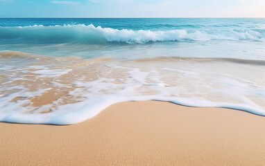 Imagen de olas llegando a la orilla de una playa tropical paradisiaca y turquesa. Vertical y horizontal. 