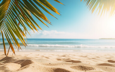 Hermosa imagen de fondo de la playa tropical. Brillante sol de verano sobre el océano. Cielo azul...
