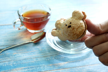 Chocolate-filled bear cookies with hot tea