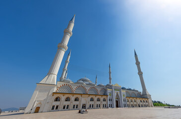 Fototapeta na wymiar Camlica Mosque of Istanbul asian side, Turkey. Panorama, panoramic view of the square in front of the mosque