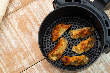 Airfryer gyoza,Use Air Fryer grilled dumplings pork and vegetables