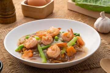 Fried Rice Vermicelli Noodles with Shrimp in Gravy Sauce (rad na goong).Thai food