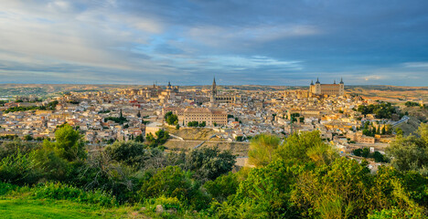Fototapeta na wymiar Beautiful views of Toledo, Spain as seen from the Parador viewpoint at sunset