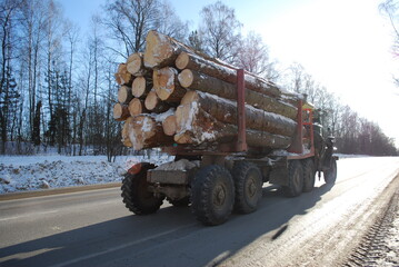 Obraz premium Winter frozen road. Beautiful and danger. logging truck the same as in famous scary movie.