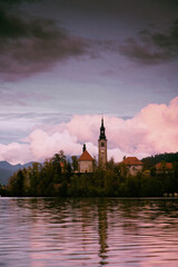 Obraz premium sunrise at lake bled, slovenia