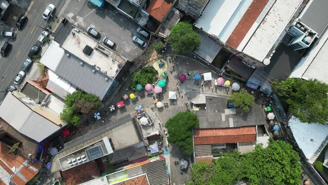 S&atilde;o Paulo Vila Madalena Beco Batman Urbanidade Cidade Arquitetura Cultura Arte de Rua Movimento Vida Noturna Dinamismo Graffiti Cemit&eacute;rio Hist&oacute;ria Monumento Tradi&ccedil;&atilde;o Espa&ccedil;o Urbano Multicultural Bo&ecirc;mia
