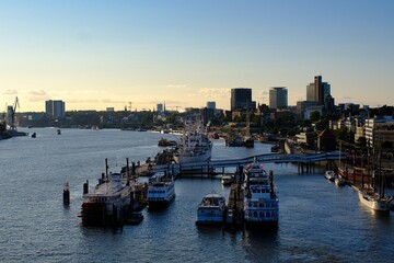 Fototapeta premium Panorama vom Hafen in der Hansestadt Hamburg