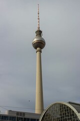Obraz premium Vertical shot of the famous TV tower at Alexanderplatz in Berlin, Germany