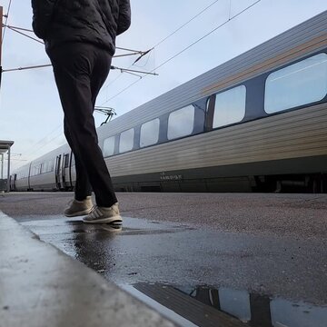 DSB train leaving station