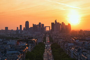 Atardecer en París, con vistas a La Defense