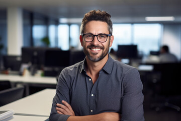 Obraz premium Software Developement Concept: A male software developer in his modern tech office, smiling confidently
