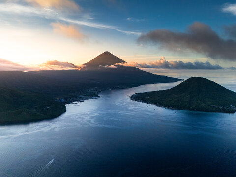 defaultstunning Ternate, Maitara and Tidore Island from bird eye view at sunset. These islands is called the land of spices in the past because western people searching for spices until Moluccas. 