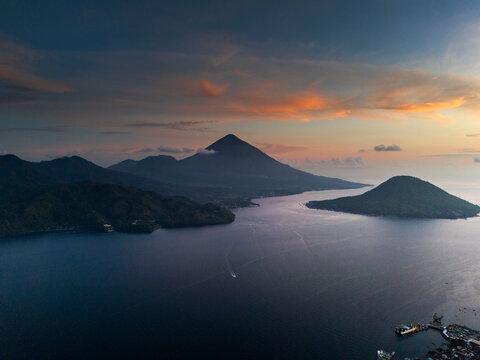 defaultstunning Ternate, Maitara and Tidore Island from bird eye view at sunset. These islands is called the land of spices in the past because western people searching for spices until Moluccas. 