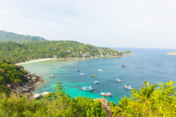 Obraz premium Panorama of viewpoint on Koh Tao island Surat Thani at Thailand in summer day. Thailand's world-class natural attractions. Bring blue sea, colored sand beach white with bright sky and bright sunlight