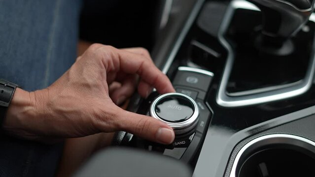car gear shift lever, modern car interior, maxus D90