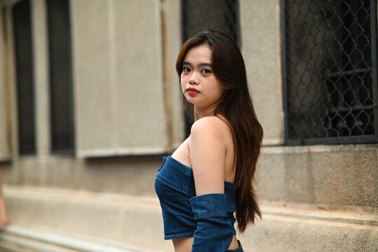 Young girl strolling down the street, stylish, timeless, youthful, modern, and dynamic fashion. Photo for a product targeting the younger generation, Gen Z, and specifically designed for active women