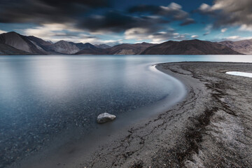 super view of panggong lake, in Ladakh, India. Panggong Lake is well known as the shooting point if 3 idiots bollywood movies. The lake is magical because its turqoise water.  - obrazy, fototapety, plakaty