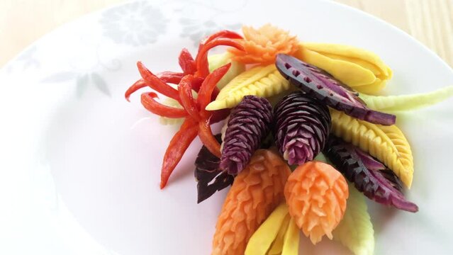 Thai vegetable carving Contains many types of vegetables, many colors, arranged beautifully. Placed on a white ceramic plate.