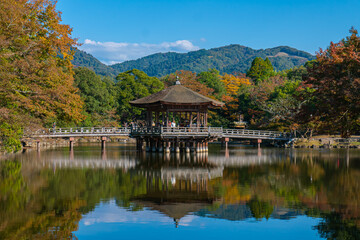 Naklejka premium 秋が近づく奈良の浮見堂