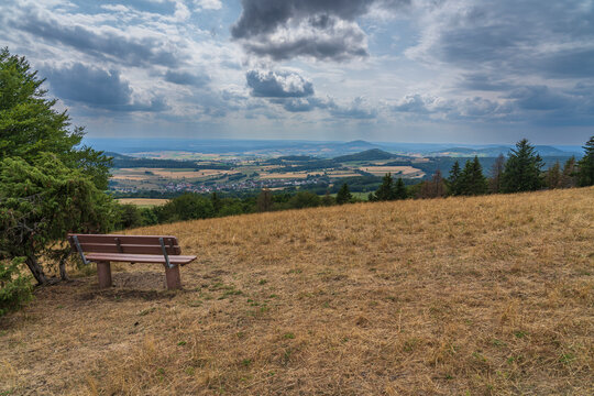Die Platzer Kuppe im NSG Schwarze Berge, Biosph&auml;renreservat Rh&ouml;n, Unterfranken, Franken, Bayern, Deutschland