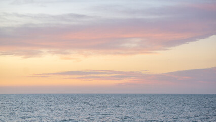 Fototapeta premium Beautiful purple sunset in the sea