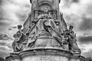 Victoria Memorial at Buckingham Palace, London, England, UK - obrazy, fototapety, plakaty