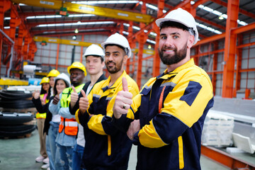 Obraz premium The engineering team and employees are happy to wear safety helmets. Smiling, happy working in the factory.