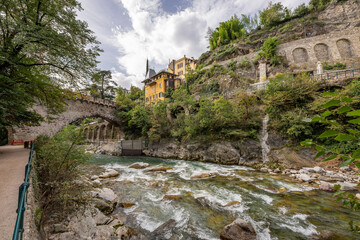 Fototapeta na wymiar Meran in Südtirol - Italien und der Fluß Etsch