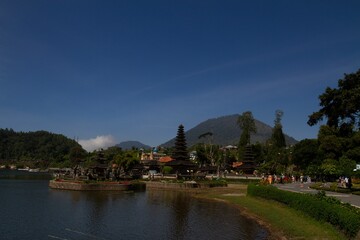 Fototapeta na wymiar Scenic temple on the surface of Buyan lake at Bedugul resort in Bali