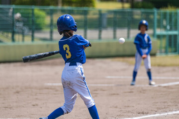 少年野球試合風景 女子バッター