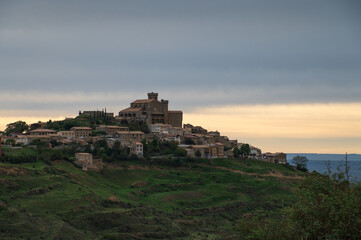 Fototapeta na wymiar Vista del casco antiguo de Ujué, pueblo medieval con encanto, Navarra, España. 