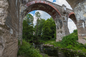 Fototapeta na wymiar old stone bridge