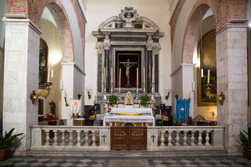 Front view of the altar of San Michele in Foro, a Roman Catholic basilica located in Lucca, Tuscany, Italy. The church is built in Romanesque style and is located in the historic center. - obrazy, fototapety, plakaty