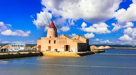Fotobehang Sicily island.  Italy travel and landmarks - famous salt pans and windmills of Marsala. popular tourist attraction © Freesurf