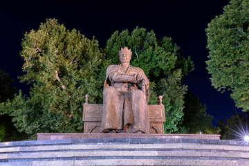 Obraz premium Amir Timur or Tamerlane monument in Samarkand city, Uzbekistan. Amir Temur was a Turco Mongol conqueror who founded the Timurid Empire.