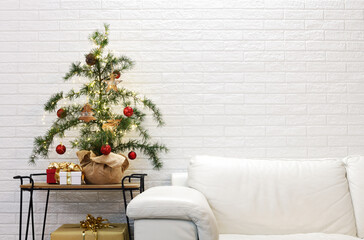 Vintage Christmas tree with gifts - 678857273