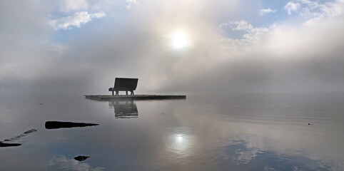 Fototapeta na wymiar Nebliger Morgen am Millstätter See - misty morning at lakeside