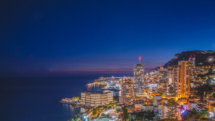 Panorama de nuit sur Monaco brillant de mille feux - obrazy, fototapety, plakaty