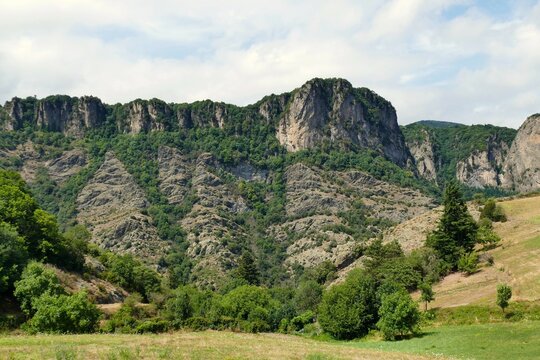 Les falaises d&rsquo;Orques dans le parc naturel r&eacute;gional du Haut-Languedoc