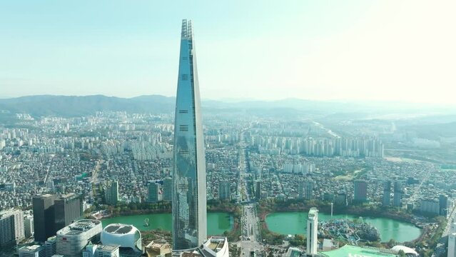 Drone View of Seoul city in South Korea, songpa, lotte tower, landmark, 60fps, Autumn