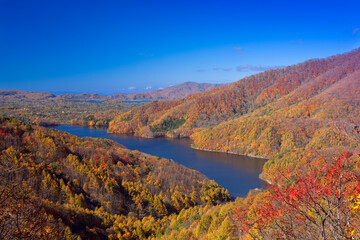 裏磐梯の紅葉と小野川湖