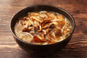 煮込みキノコうどん