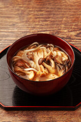 煮込みキノコうどん