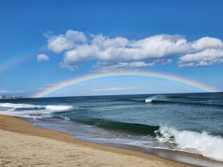 바닷가 위에 쌍 무지개_A double rainbow on the beach